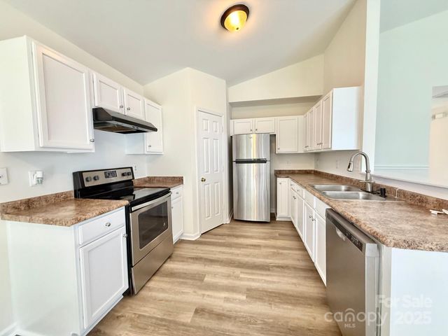 8551 Appledale Drive, Charlotte, NC 28262