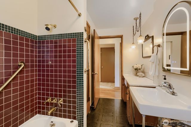 3056 50th Avenue SW, Seattle, WA 98116