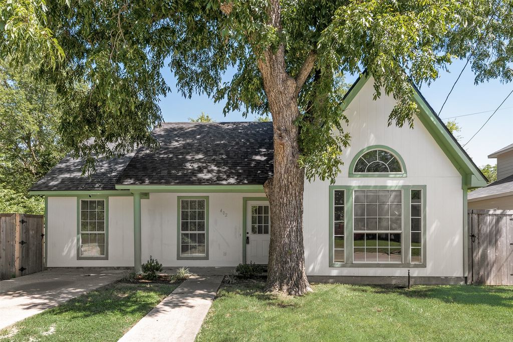 402 Chappell Street, Terrell, TX 75160