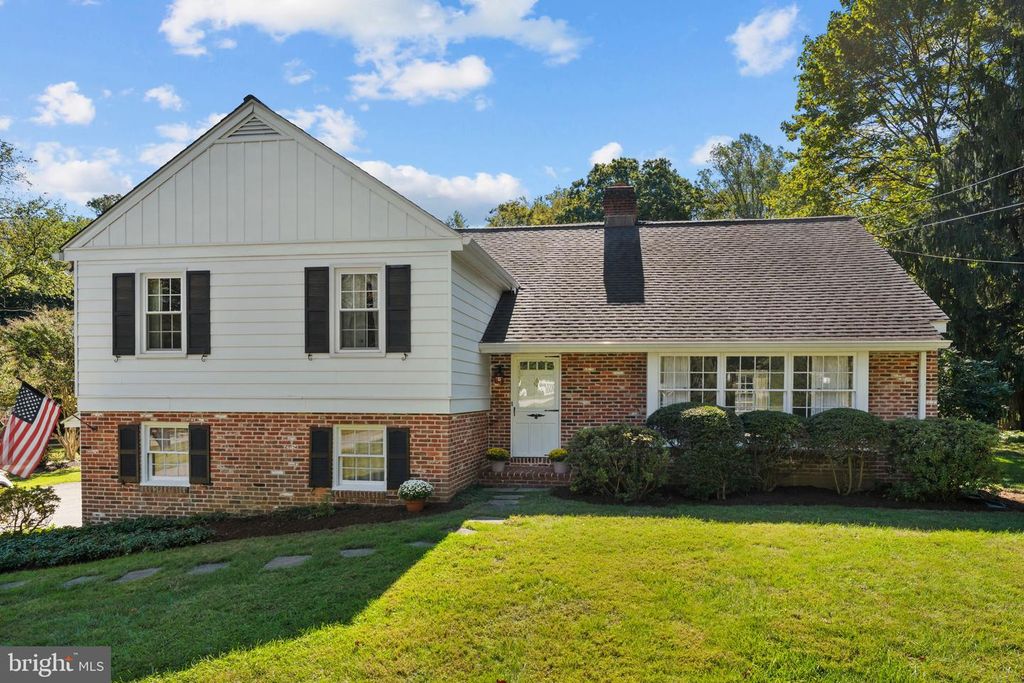 Image 1 of property listing at 962 WEADLEY RD, Radnor, PA 19087