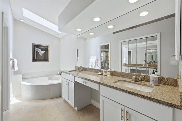 4068 LYNDHURST COURT, Sarasota, FL 34235