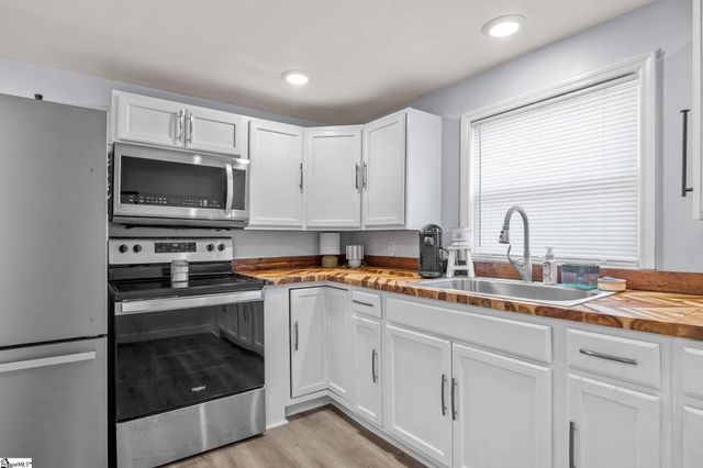 106 Delaware Street, Chesnee, SC 29323