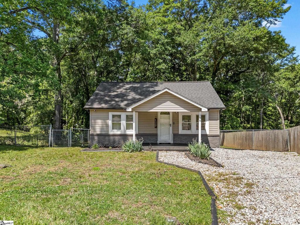 106 Delaware Street, Chesnee, SC 29323