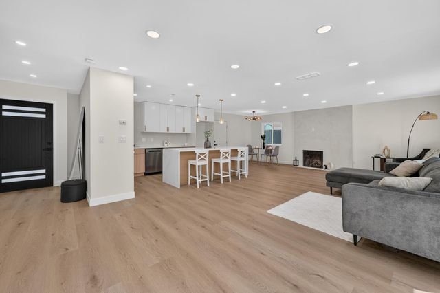 8420 Lakeland Dr, Granite Bay, CA 95746