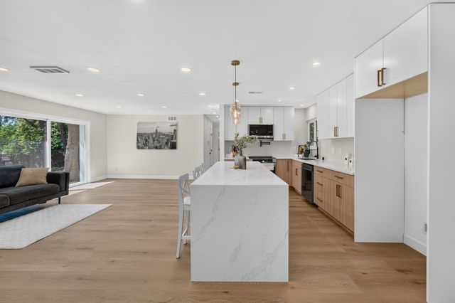 8420 Lakeland Dr, Granite Bay, CA 95746