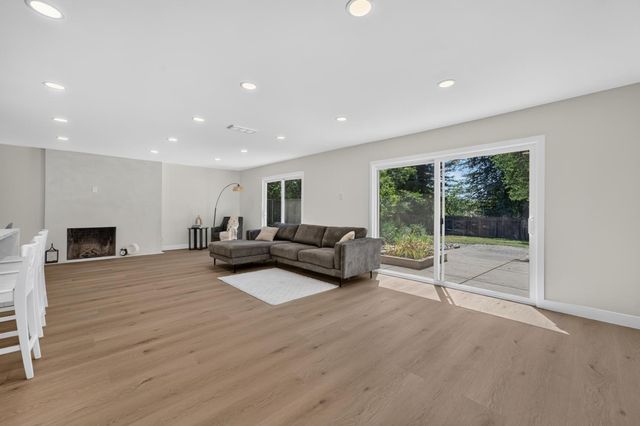 8420 Lakeland Dr, Granite Bay, CA 95746