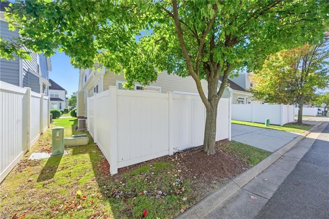 24 Rockingham DR, Hampton, VA 23669