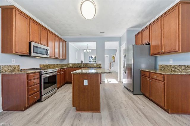 24 Rockingham DR, Hampton, VA 23669