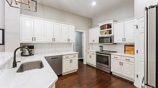 9 Bluestem Lane, Bentonville, AR 72712