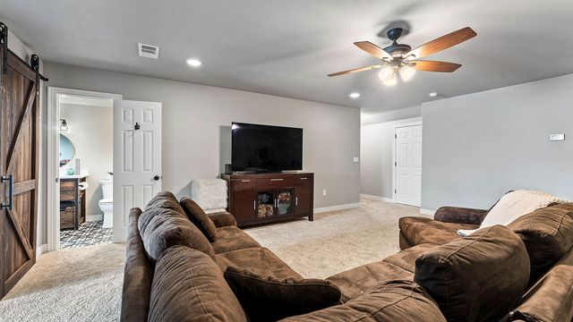 9 Bluestem Lane, Bentonville, AR 72712