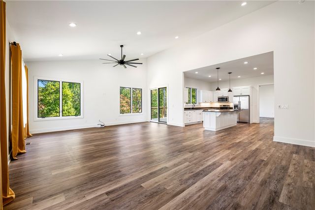 66 Glyndebourne Drive, Bella Vista, AR 72714