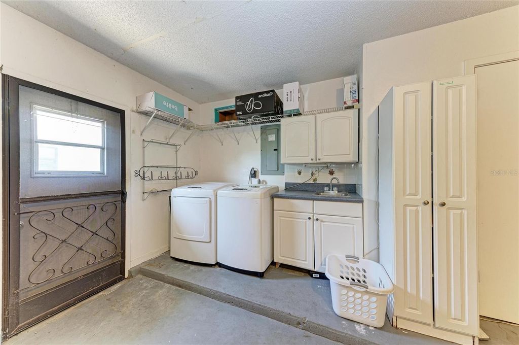 Image 32 of property listing at 1003 83RD STREET NW, Bradenton, FL 34209