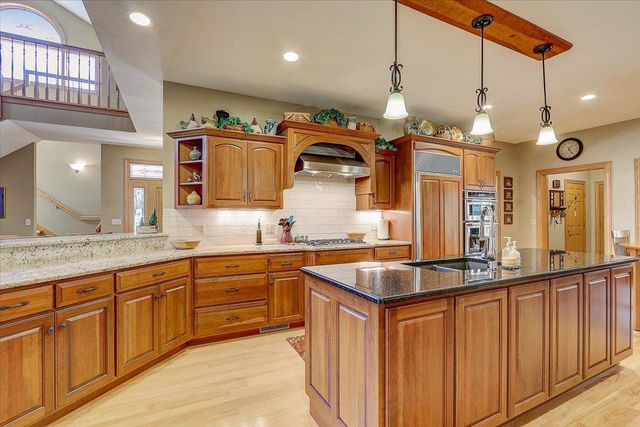 S7711 Freedom Road, North Freedom, WI 53951