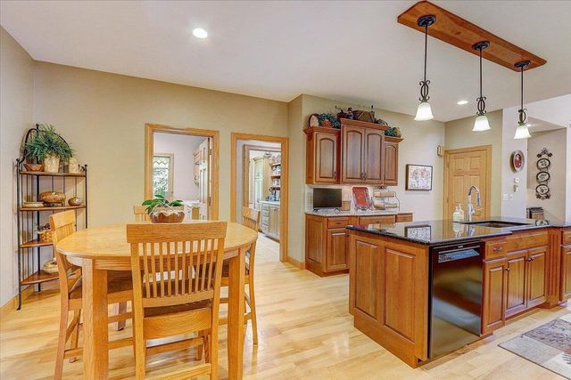 S7711 Freedom Road, North Freedom, WI 53951