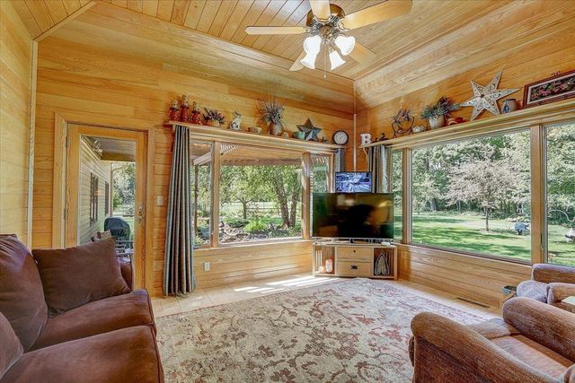 S7711 Freedom Road, North Freedom, WI 53951