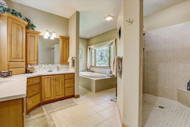 S7711 Freedom Road, North Freedom, WI 53951