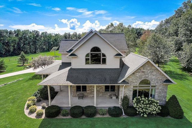 S7711 Freedom Road, North Freedom, WI 53951
