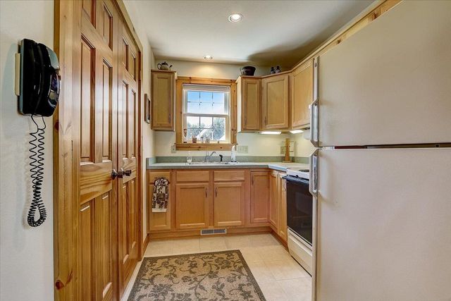 S7711 Freedom Road, North Freedom, WI 53951
