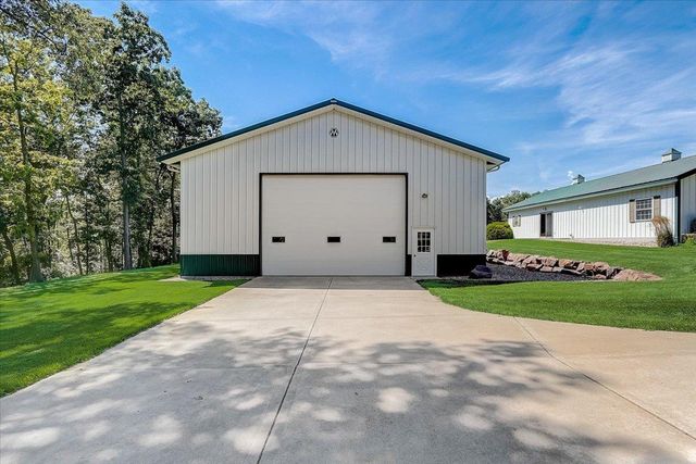 S7711 Freedom Road, North Freedom, WI 53951