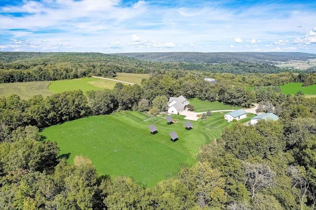 S7711 Freedom Road, North Freedom, WI 53951