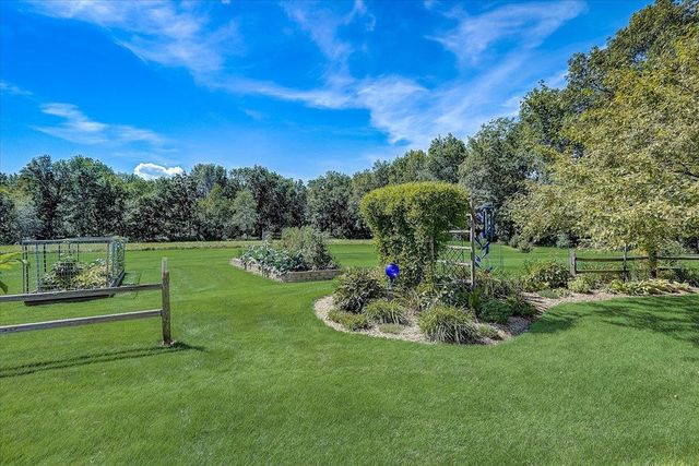 S7711 Freedom Road, North Freedom, WI 53951