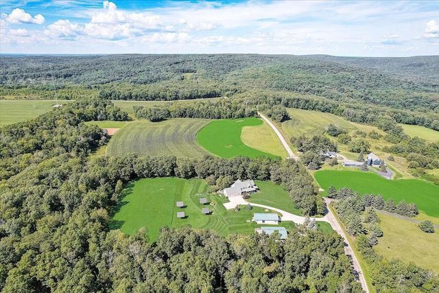 S7711 Freedom Road, North Freedom, WI 53951