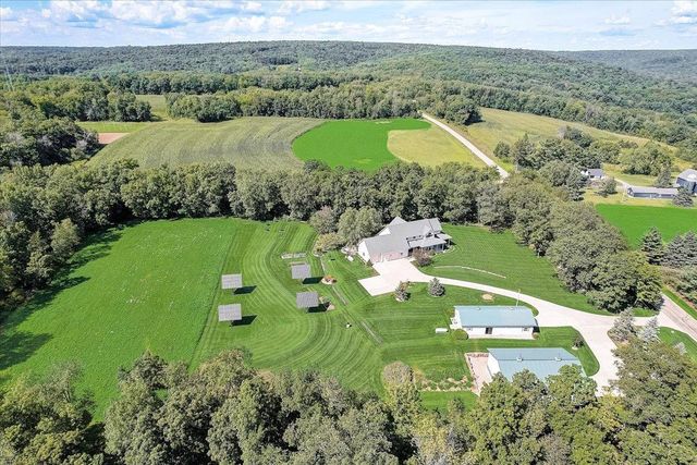S7711 Freedom Road, North Freedom, WI 53951