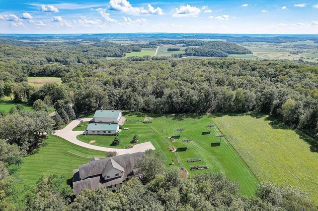 S7711 Freedom Road, North Freedom, WI 53951
