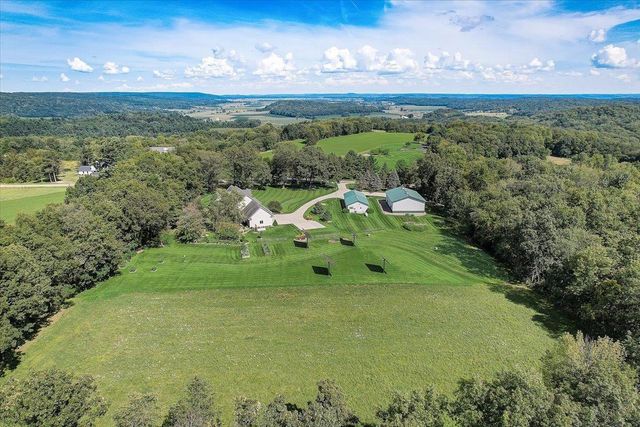 S7711 Freedom Road, North Freedom, WI 53951