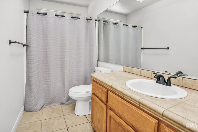 814 Greenwood Meadow Lane, Bakersfield, CA 93308