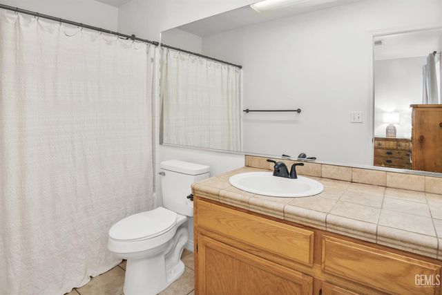 814 Greenwood Meadow Lane, Bakersfield, CA 93308