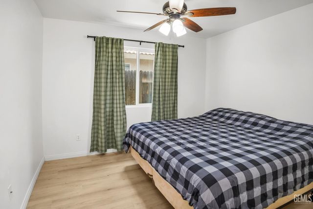 814 Greenwood Meadow Lane, Bakersfield, CA 93308