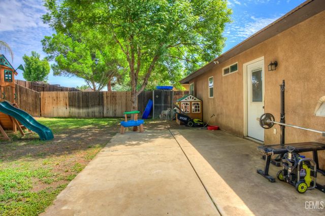814 Greenwood Meadow Lane, Bakersfield, CA 93308