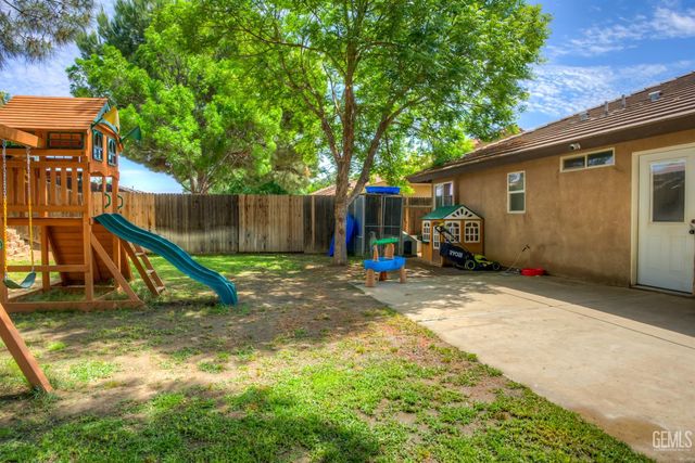 814 Greenwood Meadow Lane, Bakersfield, CA 93308