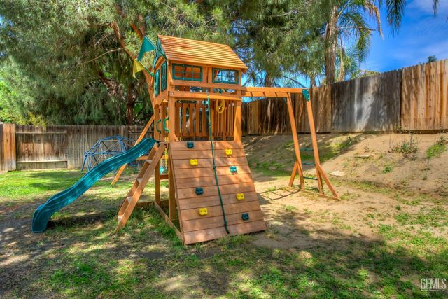 814 Greenwood Meadow Lane, Bakersfield, CA 93308