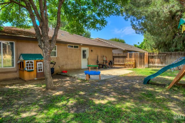 814 Greenwood Meadow Lane, Bakersfield, CA 93308