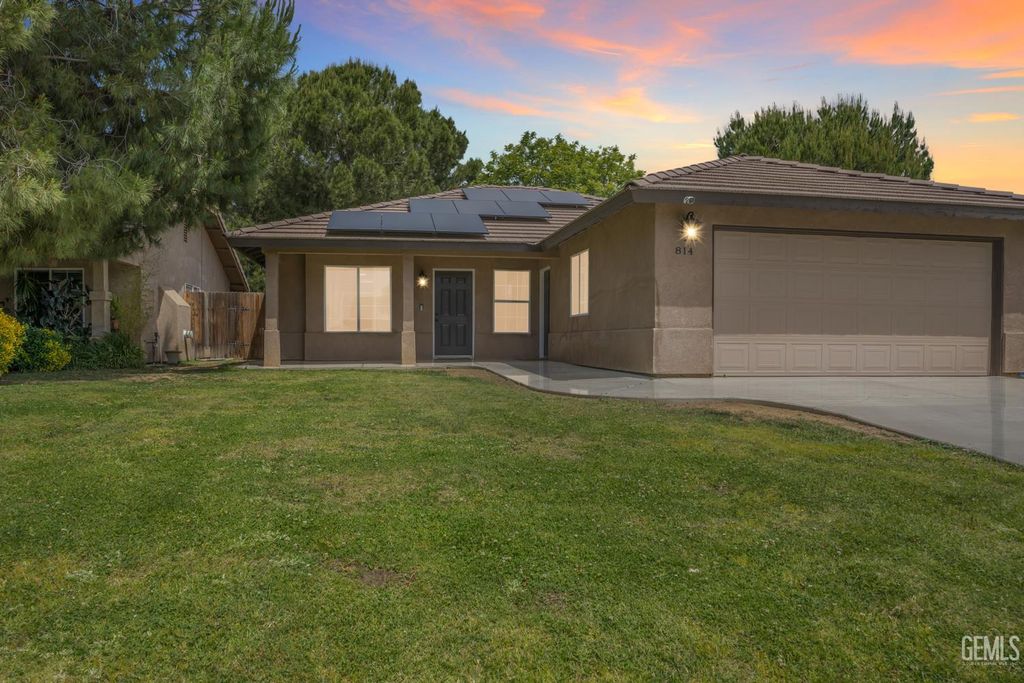 814 Greenwood Meadow Lane, Bakersfield, CA 93308