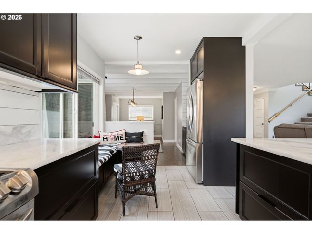 460 N HAYDEN BAY Dr, Portland, OR 97217