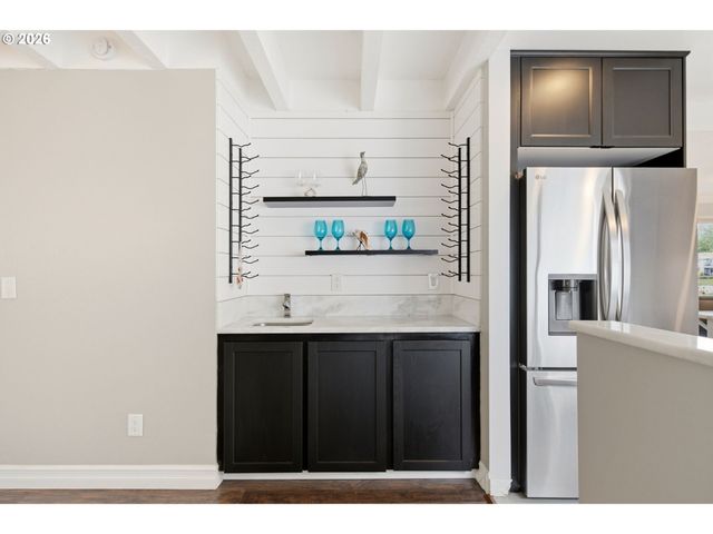460 N HAYDEN BAY Dr, Portland, OR 97217