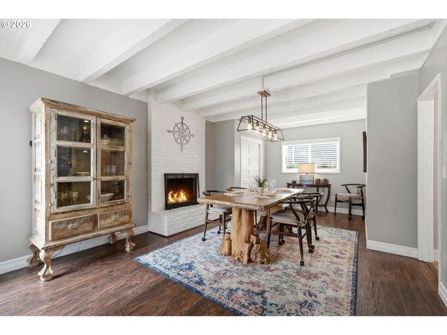 460 N HAYDEN BAY Dr, Portland, OR 97217
