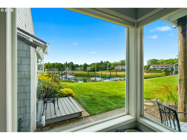 460 N HAYDEN BAY Dr, Portland, OR 97217