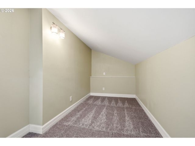 460 N HAYDEN BAY Dr, Portland, OR 97217