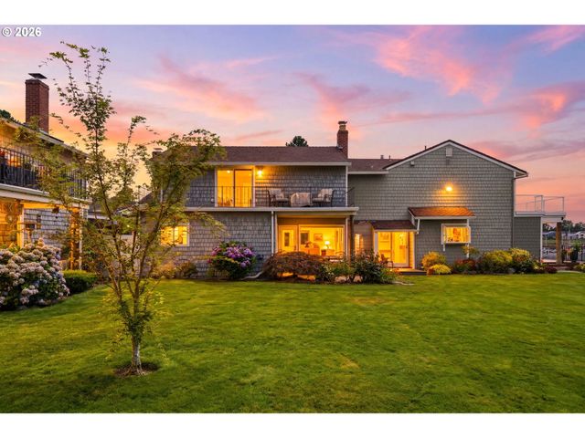 460 N HAYDEN BAY Dr, Portland, OR 97217