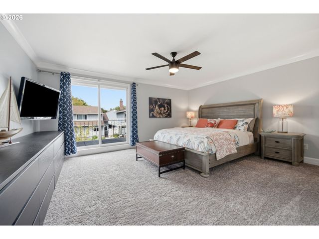 460 N HAYDEN BAY Dr, Portland, OR 97217