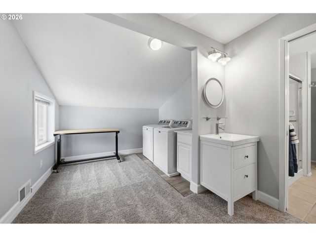460 N HAYDEN BAY Dr, Portland, OR 97217