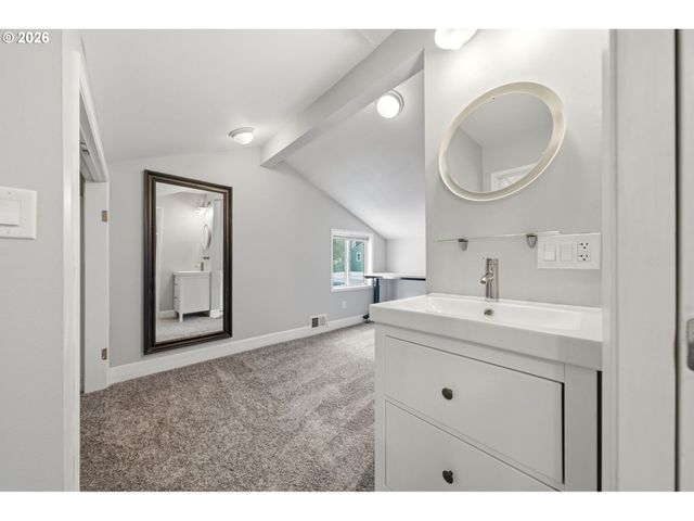 460 N HAYDEN BAY Dr, Portland, OR 97217