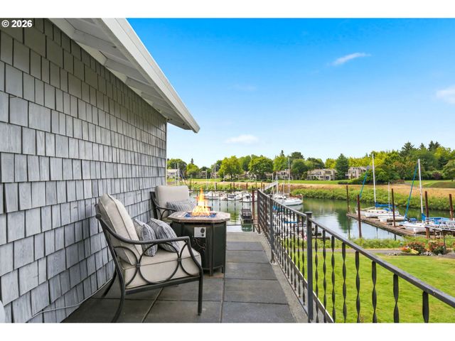 460 N HAYDEN BAY Dr, Portland, OR 97217