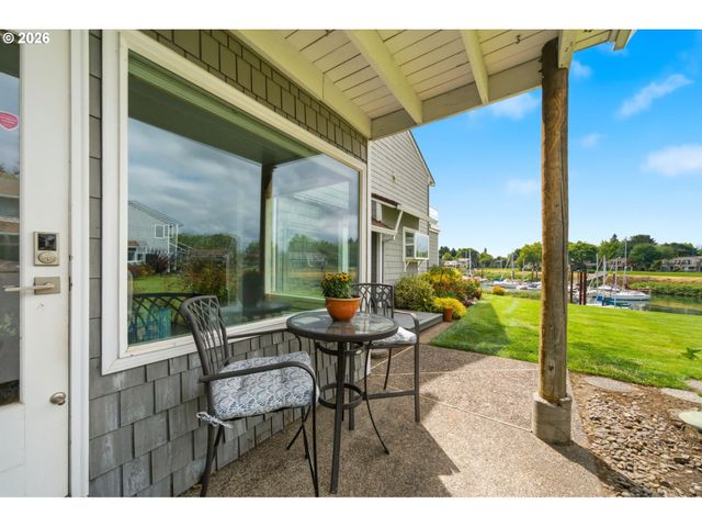 460 N HAYDEN BAY Dr, Portland, OR 97217