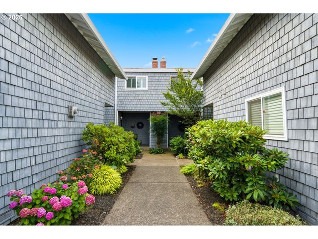 460 N HAYDEN BAY Dr, Portland, OR 97217