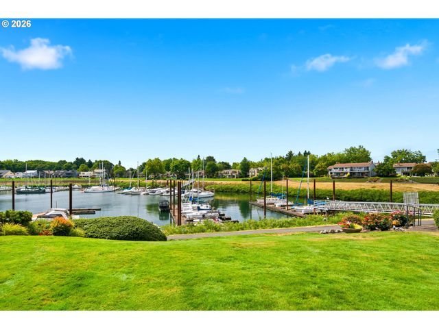 460 N HAYDEN BAY Dr, Portland, OR 97217